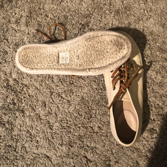 Frye Ivy Sneakers basse in pizzo da donna realizzate in morbida pelle italiana vintage con plantare sagomato rimovibile, fodera in pelle e suola in